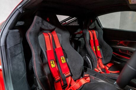 Ferrari 488 Pista FULL FSH. CARBON FIBRE INT & PACK. LIFT. TWO-TONE LIVERY. 14