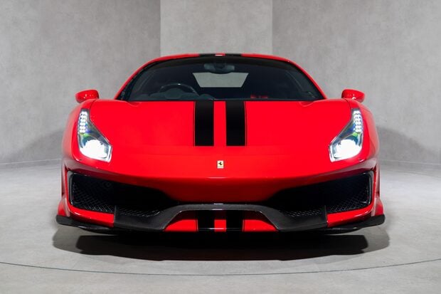 Ferrari 488 Pista FULL FSH. CARBON FIBRE INT & PACK. LIFT. TWO-TONE LIVERY. 1