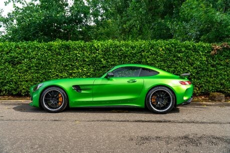 Mercedes-Benz AMG GT R PREMIUM. CERAMIC BRAKES. AMG TRACK PACK. CARBON FIBRE TRIM. 2