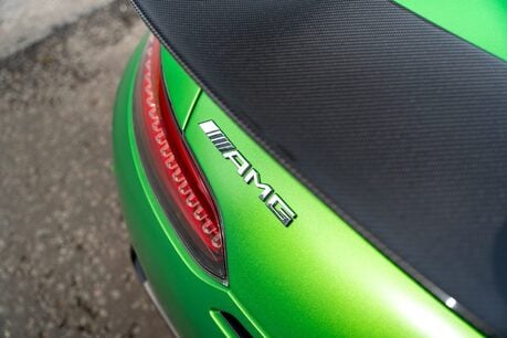 Mercedes-Benz AMG GT R PREMIUM. CERAMIC BRAKES. AMG TRACK PACK. CARBON FIBRE TRIM. 9