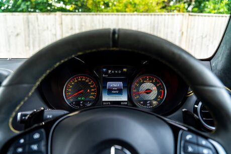 Mercedes-Benz AMG GT R PREMIUM. CERAMIC BRAKES. AMG TRACK PACK. CARBON FIBRE TRIM. 19
