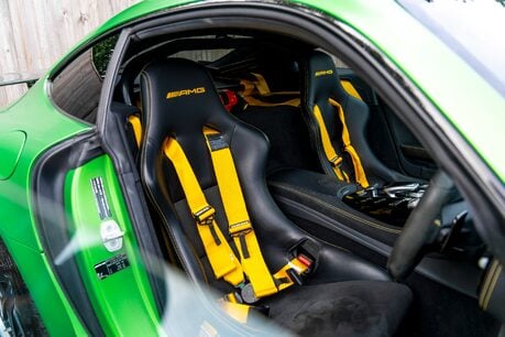 Mercedes-Benz AMG GT R PREMIUM. CERAMIC BRAKES. AMG TRACK PACK. CARBON FIBRE TRIM. 13