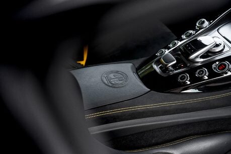 Mercedes-Benz AMG GT R PREMIUM. CERAMIC BRAKES. AMG TRACK PACK. CARBON FIBRE TRIM. 17