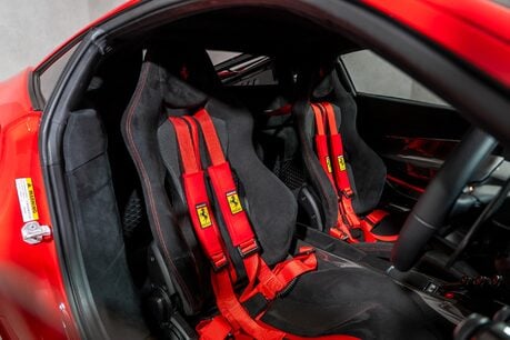 Ferrari 488 Pista FULL FSH. CARBON FIBRE INT & PACK. LIFT. TWO-TONE LIVERY. 12