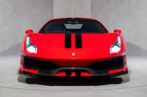 Ferrari 488 Pista FULL FSH. CARBON FIBRE INT & PACK. LIFT. TWO-TONE LIVERY. 1