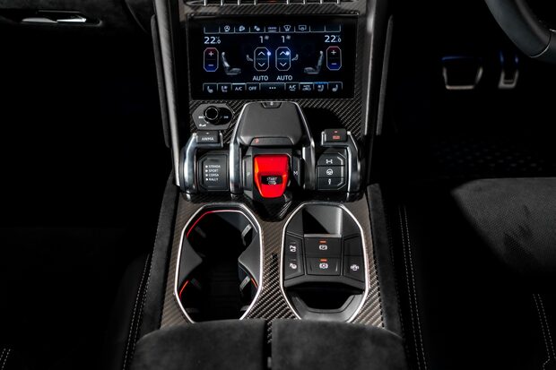 Lamborghini Urus V8 PERFORMANTE. FULL PPF. PANORAMIC ROOF. HEATED, COOLED & MASSAGE SEATS. 5