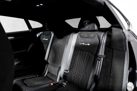 Lamborghini Urus V8 PERFORMANTE. FULL PPF. PANORAMIC ROOF. HEATED, COOLED & MASSAGE SEATS. 21