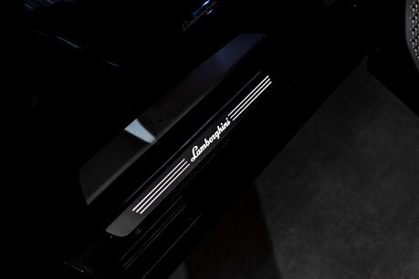 Lamborghini Urus V8 PERFORMANTE. FULL PPF. PANORAMIC ROOF. HEATED, COOLED & MASSAGE SEATS. 63