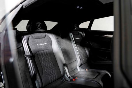 Lamborghini Urus V8 PERFORMANTE. FULL PPF. PANORAMIC ROOF. HEATED, COOLED & MASSAGE SEATS. 20