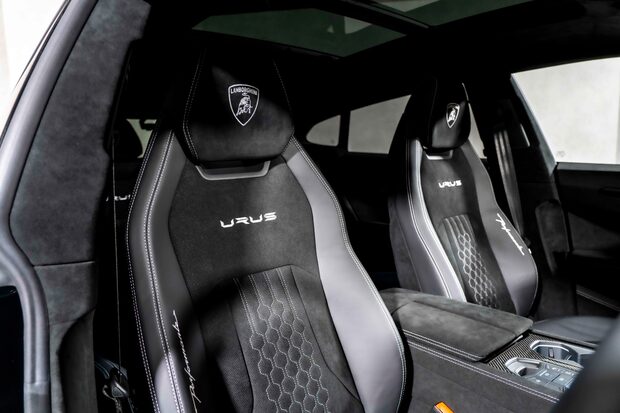 Lamborghini Urus V8 PERFORMANTE. FULL PPF. PANORAMIC ROOF. HEATED, COOLED & MASSAGE SEATS. 2