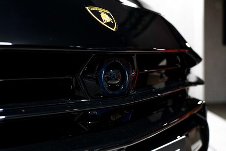 Lamborghini Urus V8 PERFORMANTE. FULL PPF. PANORAMIC ROOF. HEATED, COOLED & MASSAGE SEATS. 24