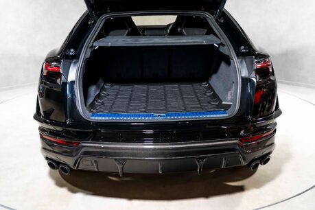 Lamborghini Urus V8 PERFORMANTE. FULL PPF. PANORAMIC ROOF. HEATED, COOLED & MASSAGE SEATS. 60