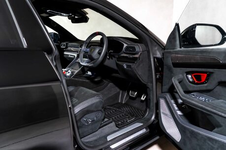 Lamborghini Urus V8 PERFORMANTE. FULL PPF. PANORAMIC ROOF. HEATED, COOLED & MASSAGE SEATS. 11