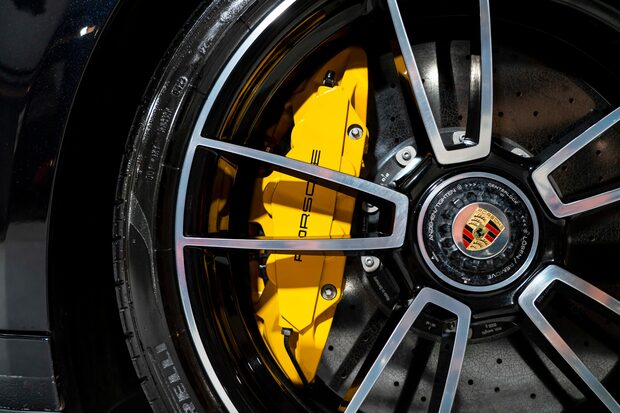 Porsche 911 TURBO S PDK. SPORTS CHRONO. HEATED & VENTILATED SEATS. PCCBS. SPORT EXHAUST 2