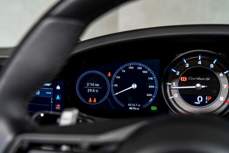 Porsche 911 TURBO S PDK. SPORTS CHRONO. HEATED & VENTILATED SEATS. PCCBS. SPORT EXHAUST 32