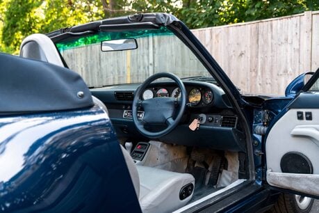 Porsche 911 CARRERA. SUPERB EXAMPLE. TIPTRONIC. SPORTS SEATS. 9