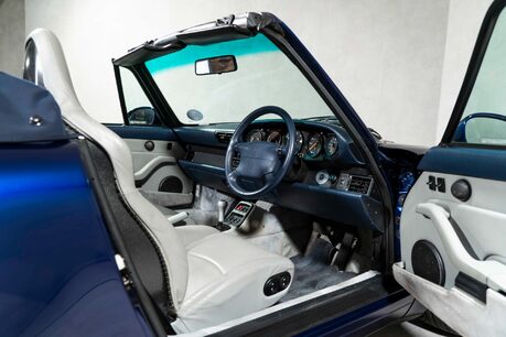Porsche 911 CARRERA. SUPERB EXAMPLE. TIPTRONIC. SPORTS SEATS. 13