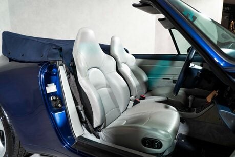Porsche 911 CARRERA. SUPERB EXAMPLE. TIPTRONIC. SPORTS SEATS. 16