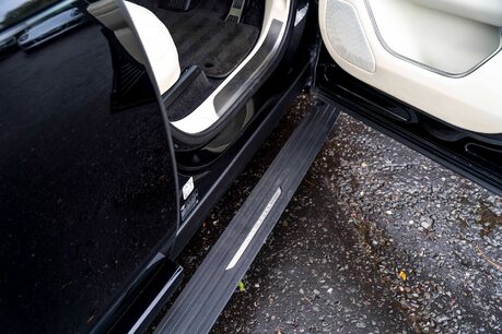 Land Rover Range Rover HSE. DEPLOYABLE SIDE STEPS. SHADOW PACK. PANO ROOF. HEATED & COOLED SEATS. 24