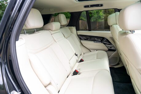 Land Rover Range Rover HSE. DEPLOYABLE SIDE STEPS. SHADOW PACK. PANO ROOF. HEATED & COOLED SEATS. 9