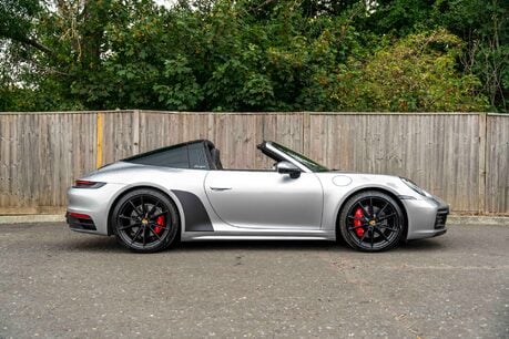 Porsche 911 TARGA 4S. SPORTS CHRONO. SPORTS EXHAUST. BOSE. HEATED STEERING WHEEL. 4