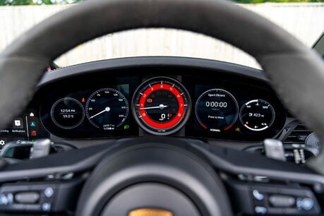 Porsche 911 TARGA 4S. SPORTS CHRONO. SPORTS EXHAUST. BOSE. HEATED STEERING WHEEL. 18