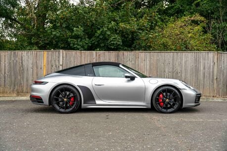 Porsche 911 TARGA 4S. SPORTS CHRONO. SPORTS EXHAUST. BOSE. HEATED STEERING WHEEL. 5