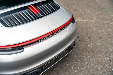 Porsche 911 TARGA 4S. SPORTS CHRONO. SPORTS EXHAUST. BOSE. HEATED STEERING WHEEL. 8