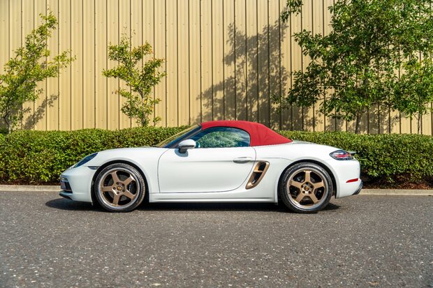 Porsche 718 BOXSTER 25 YEARS PDK. MASSIVE SPEC. SPORTS CHRONO. BOSE. HEATED SEATS. 4