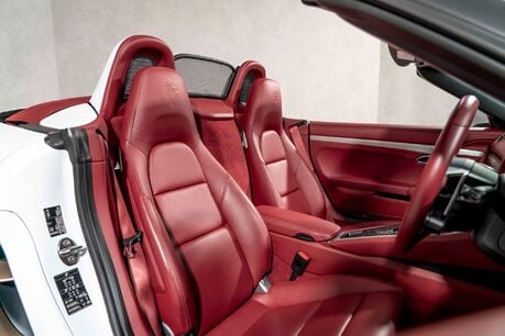 Porsche 718 BOXSTER 25 YEARS PDK. MASSIVE SPEC. SPORTS CHRONO. BOSE. HEATED SEATS. 18