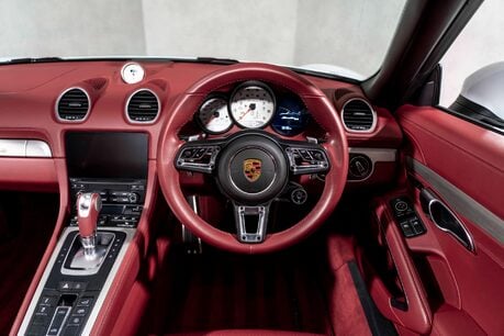 Porsche 718 BOXSTER 25 YEARS PDK. MASSIVE SPEC. SPORTS CHRONO. BOSE. HEATED SEATS. 36