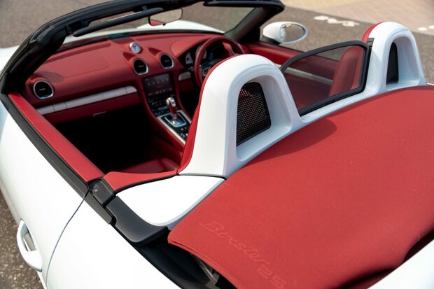 Porsche 718 BOXSTER 25 YEARS PDK. MASSIVE SPEC. SPORTS CHRONO. BOSE. HEATED SEATS. 5