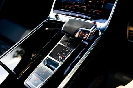 Audi RS6 AVANT TFSI QUATTRO CARBON BLACK. FULL ASH. BLACK PACKAGE PLUS. RS PACKAGE. 18