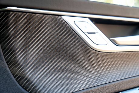 Audi RS6 AVANT TFSI QUATTRO CARBON BLACK. FULL ASH. BLACK PACKAGE PLUS. RS PACKAGE. 25