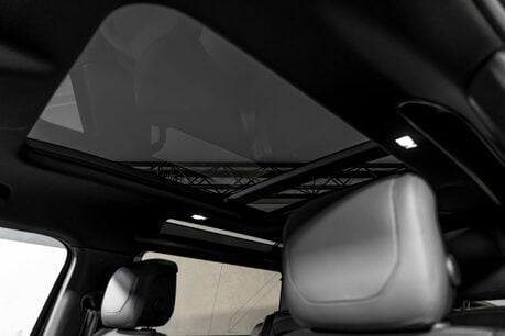 Land Rover Defender 90 V8. URBAN WIDETRACK KIT. MILLTEK EXHAUST. FIXED SIDE STEPS. PANO ROOF. 21