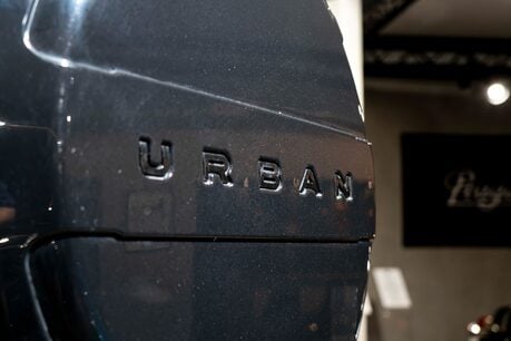 Land Rover Defender 90 V8. URBAN WIDETRACK KIT. MILLTEK EXHAUST. FIXED SIDE STEPS. PANO ROOF. 37