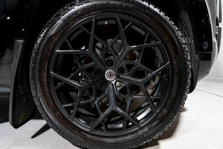 Land Rover Defender 90 V8. URBAN WIDETRACK KIT. MILLTEK EXHAUST. FIXED SIDE STEPS. PANO ROOF. 8