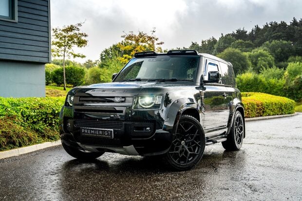 Land Rover Defender V8. URBAN WIDETRACK KIT. MILLTEK EXHAUST. FIXED SIDE STEPS. PANO ROOF. 1