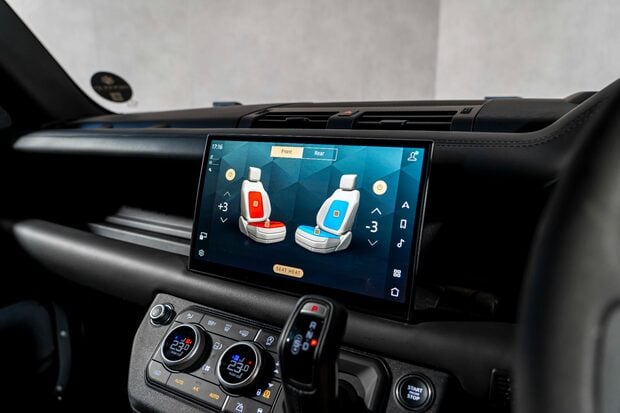 Land Rover Defender 90 V8. URBAN WIDETRACK KIT. MILLTEK EXHAUST. FIXED SIDE STEPS. PANO ROOF. 3