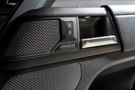 Land Rover Defender 90 V8. URBAN WIDETRACK KIT. MILLTEK EXHAUST. FIXED SIDE STEPS. PANO ROOF. 41