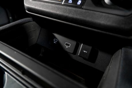 Land Rover Defender 90 V8. URBAN WIDETRACK KIT. MILLTEK EXHAUST. FIXED SIDE STEPS. PANO ROOF. 36