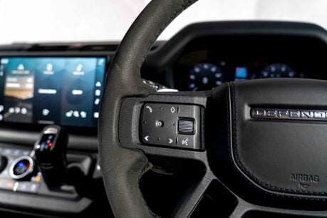 Land Rover Defender 90 V8. URBAN WIDETRACK KIT. MILLTEK EXHAUST. FIXED SIDE STEPS. PANO ROOF. 25