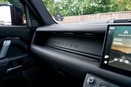 Land Rover Defender V8. URBAN WIDETRACK KIT. MILLTEK EXHAUST. FIXED SIDE STEPS. PANO ROOF. 17