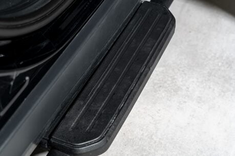 Land Rover Defender 90 V8. URBAN WIDETRACK KIT. MILLTEK EXHAUST. FIXED SIDE STEPS. PANO ROOF. 42