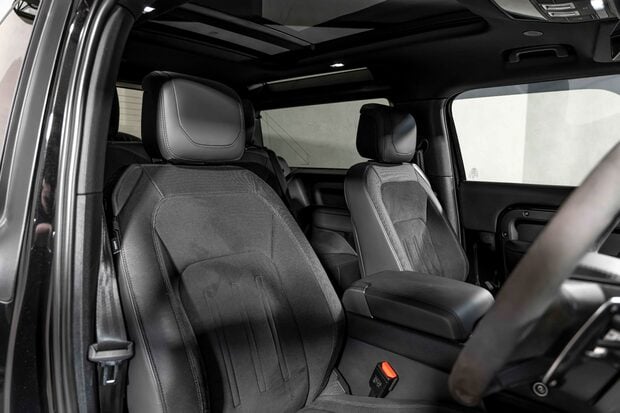 Land Rover Defender 90 V8. URBAN WIDETRACK KIT. MILLTEK EXHAUST. FIXED SIDE STEPS. PANO ROOF. 2