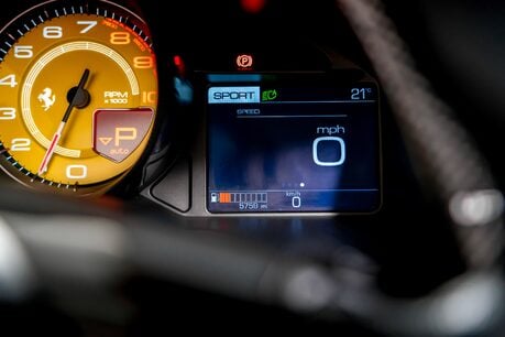Ferrari Portofino FULL FSH. PASSENGER DISPLAY. SPORTS EXHAUST. MAGNERIDE SUSPENSION. 37