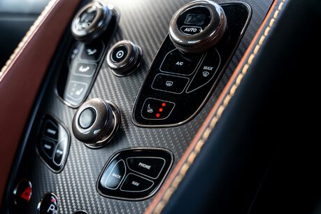 Aston Martin Vanquish V12 S ULTIMATE. EXCELLENT EXAMPLE. 1 OF 175 EXAMPLES. FULL ASH. FULL PPF. 18