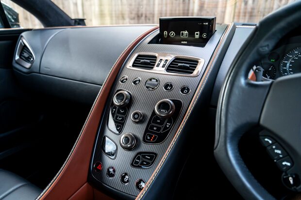 Aston Martin Vanquish V12 S ULTIMATE. EXCELLENT EXAMPLE. 1 OF 175 EXAMPLES. FULL ASH. FULL PPF. 4