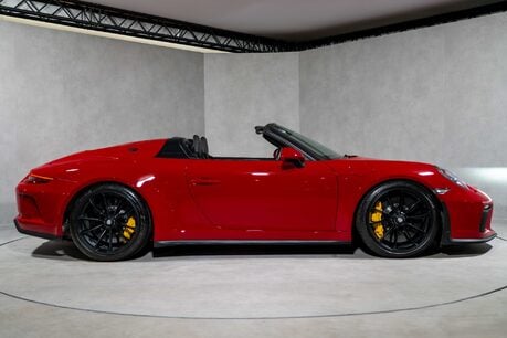 Porsche 911 SPEEDSTER. 1 OF 1948 EXAMPLES. SPORTS CHRONO. CARBON FIBRE INTERIOR. BOSE. 7