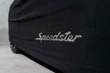 Porsche 911 SPEEDSTER. 1 OF 1948 EXAMPLES. SPORTS CHRONO. CARBON FIBRE INTERIOR. BOSE. 68